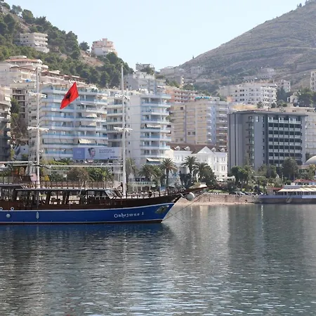 Luxury Seafront Apartment *