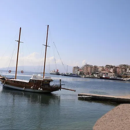 Luxury Seafront Apartment *